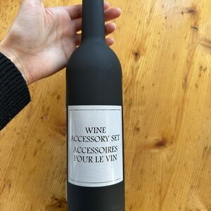 Black Wine Accessory Set
